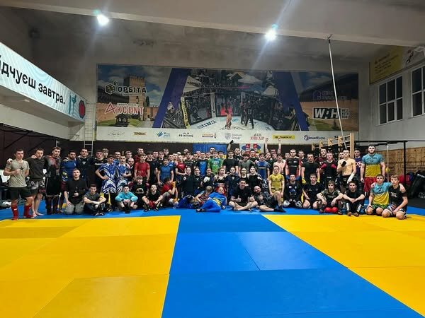 На базі ГО “Волинської обласної організації ФСТ«Динамо» України офіційно розпочався навчально-тренувальний збір з підготовки до чемпіонату Європи зі змішаних єдиноборств ММА, який відбудеться 14-23 лютого в м. Белград.